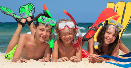 Los geht´s! Mit Familie und Taucherbrille ins Unterwasserabenteuer abtauchen. Hochwertige Taucherbrillen, Tauchmasken, Schwimmbrillen kann man für Erwachsene und Kinder (4-12 Jahre) bei uns online kaufen